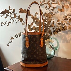 ~SOLD~ Authentic LV Brown Monogram Petit Bucket~Excellent Vintage Condition✨